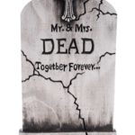 FETESETOCCASIONS-HALLOWEEN-DECORATIONDESALLE-PIERRETOMBALE-MRANDMRSDEAD